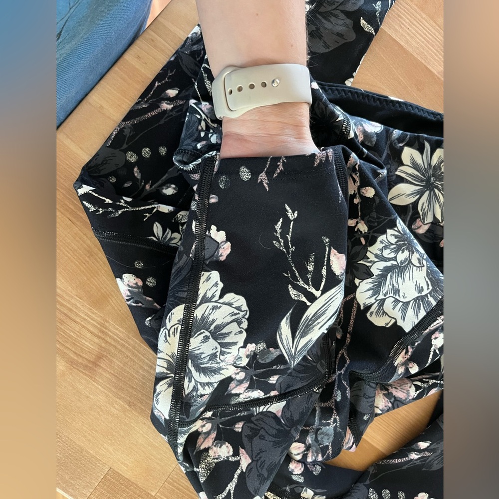 Victoria’s Secret leggings - Picture 4 of 5